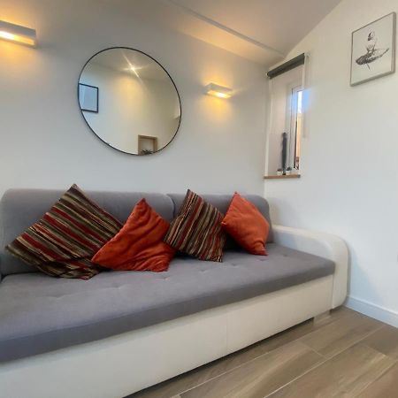 Lovely And Modern Studio Apartment. 博勒姆伍德 外观 照片