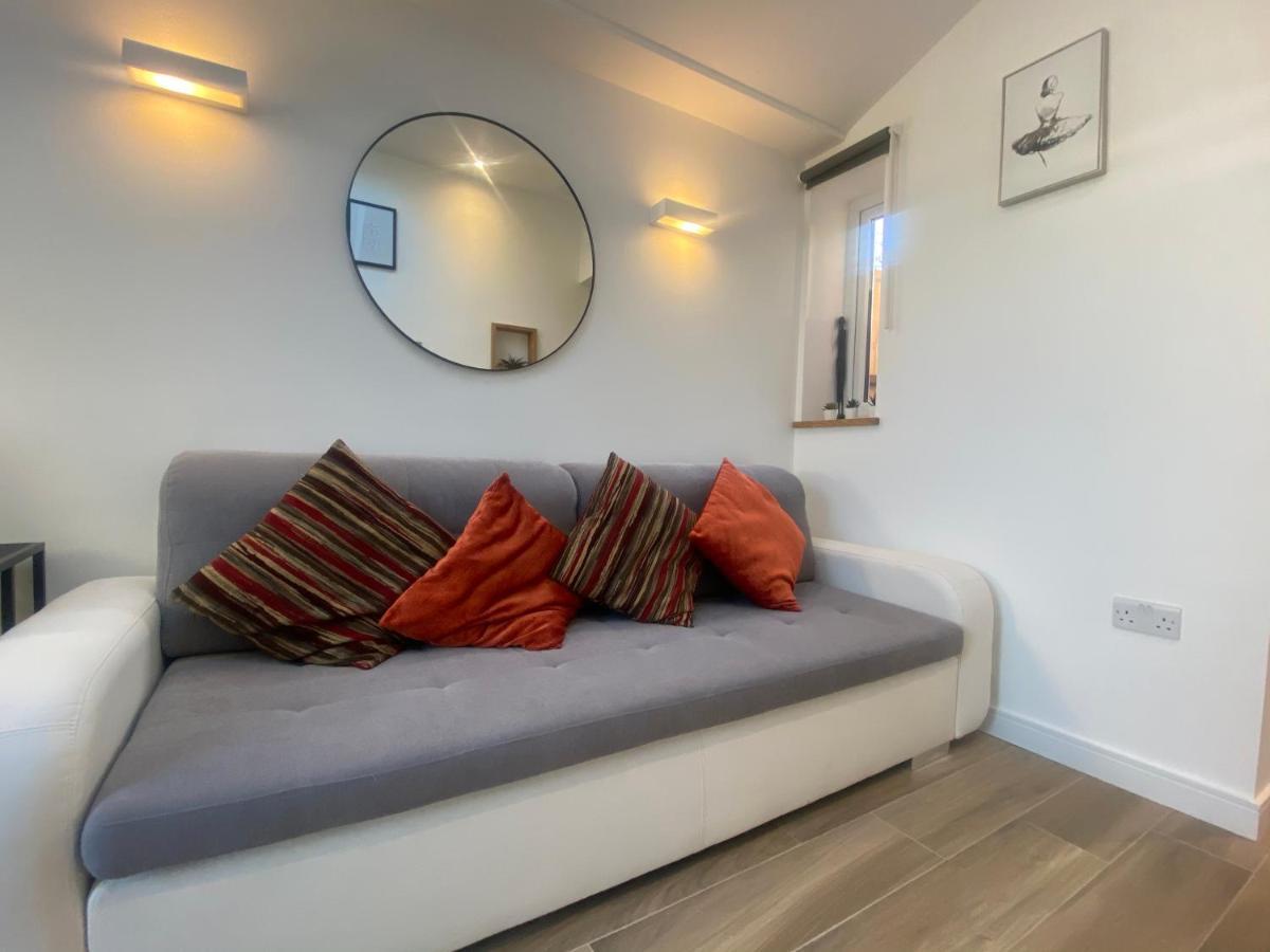 Lovely And Modern Studio Apartment. 博勒姆伍德 外观 照片