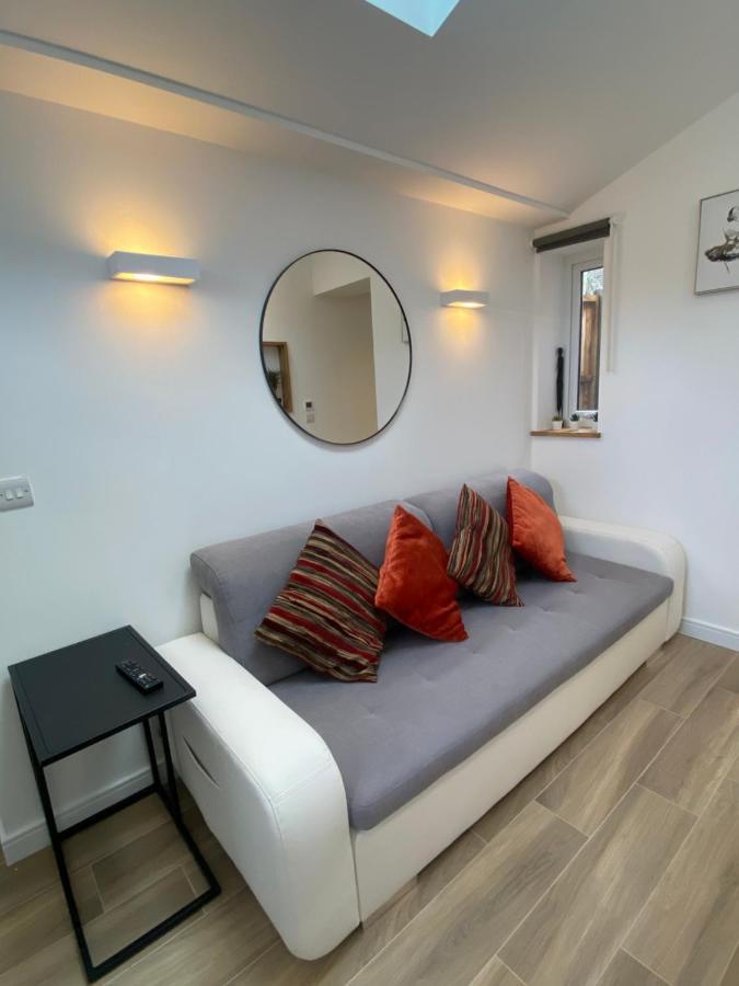 Lovely And Modern Studio Apartment. 博勒姆伍德 外观 照片
