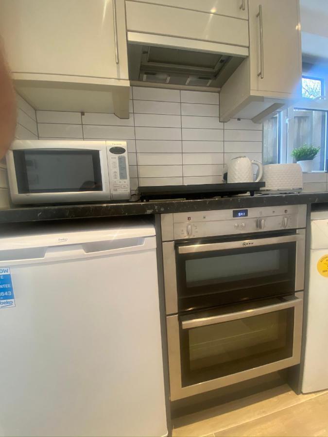 Lovely And Modern Studio Apartment. 博勒姆伍德 外观 照片